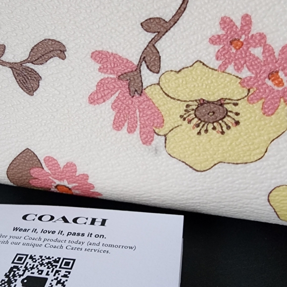 ✨️NWOT✨️ Coach Accordian Zip Long Wallet W Wristlet Strap, Floral, 2023, $298 - Picture 6 of 8